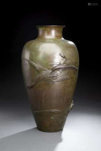 A BRONZE VASE DECORATED WITH WILD GEESE AND WAVES