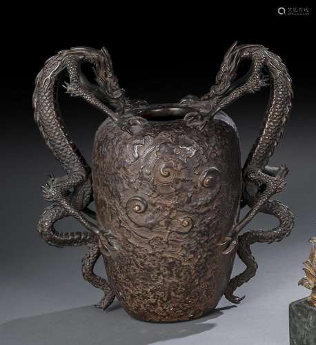 A REMARKABLE BRONZE VASE