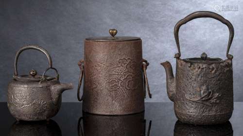 AN IRON WATER KETTLE AND TWO IRON TETSUBIN WITH COVERS