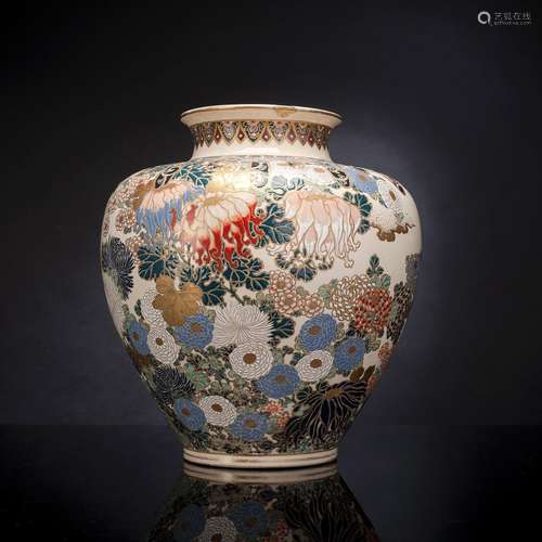 A LARGE SATSUMA EARTHENWARE VASE WITH CHRYSANTHEMUM AND BROC...