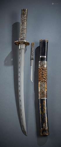 A WAKIZASHI IN SILVER-MOUNTED LACQUER SHIRASAYA