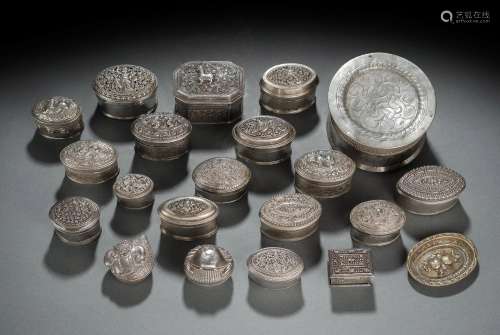 A GROUP OF SMALL LIDDED MOSTLY SILVER BOXES