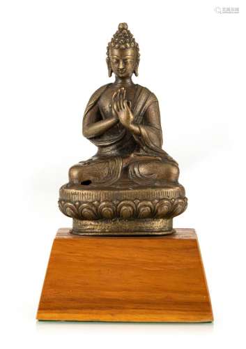 A BRONZE FIGURE OF BUDDHA SHAKYAMUNI IN DHARMA-CHAKRA-MUDRA