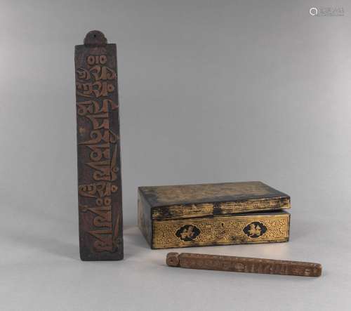 AN OMANIHUM BOARD, A COUNTING STICK, AND A LIDDED GOLD AND B...