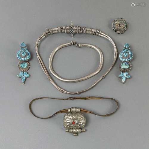LOT OF SIX PIECES OF SILVER JEWELRY: A PAIR OF EARRINGS WITH...
