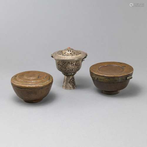 THREE LIDDED VESSELS FOR CUPS