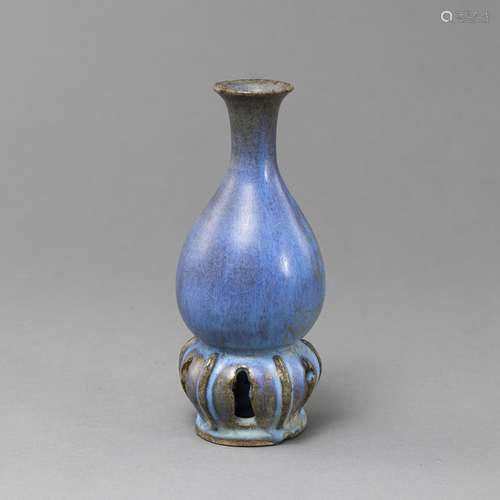 A JUN-GLAZED BOTTLE VASE