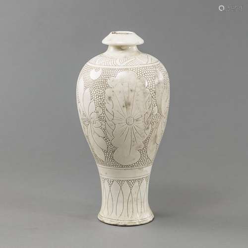 A CIZHOU LOTUS VASE, MEIPING