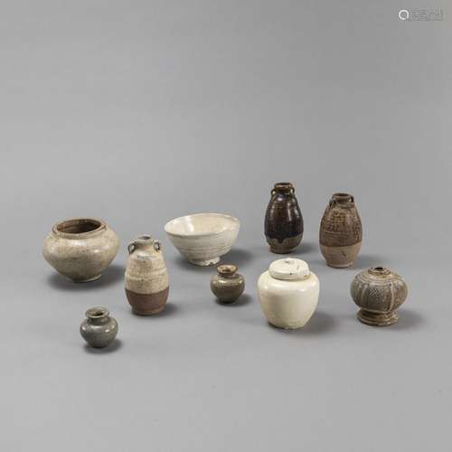 A CREME-GLAZED BOWL, A LIDDED JARLET, AND SEVEN VARIOUS CERA...