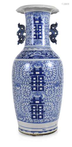 A BLUE AND WHITE PORCELAIN SHUANGXI VASE