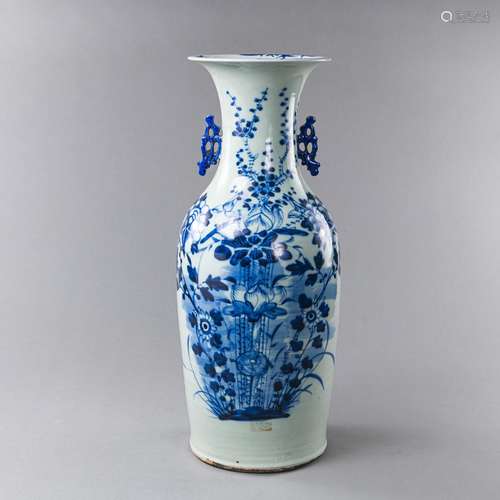 A BLUE AND WHITE LOTUS PORCELAIN VASE