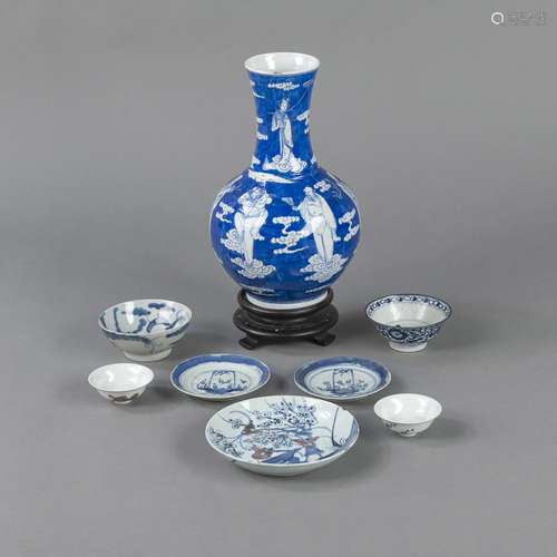 A BLUE AND WHITE EIGHT IMMORTALS PORCELAIN BOTTLE VASE AND S...