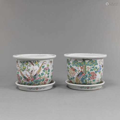 A PAIR OF FAMILLE ROSE PORCELAIN JARDINIÈRES