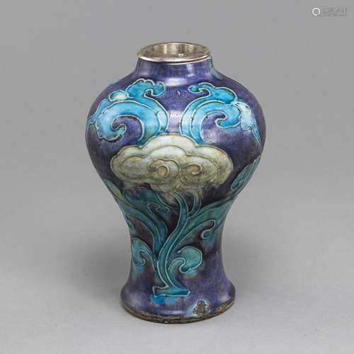 A FAHUA LINGZHI VASE, MEIPING