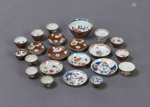 LOT OF IMARI PORCELAINS: NINE SMALL DISHES, A LARGE BOWL AND...