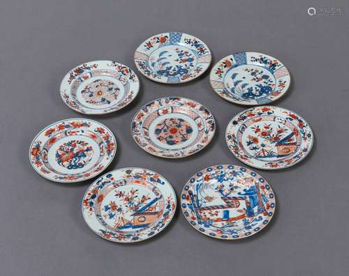 EIGHT IMARI PLATES WITH FLORAL DECORATION