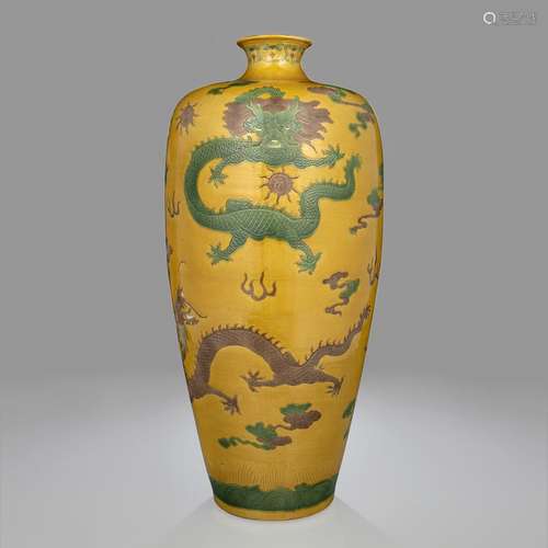 A LARGE YELLOW-GROUND DRAGON VASE, MEIPING