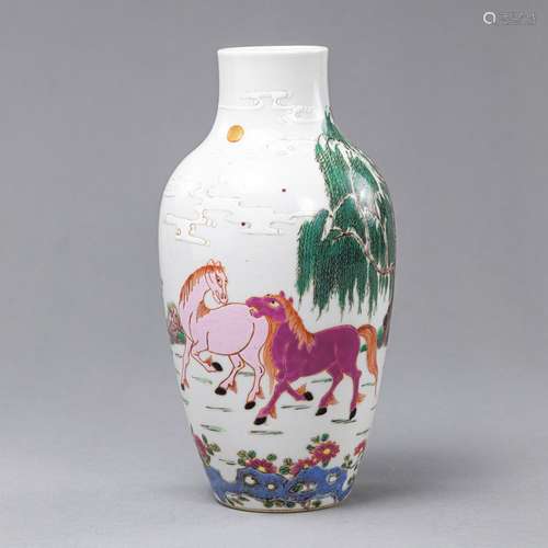 A POLYCHROME HORSES PORCELAIN VASE