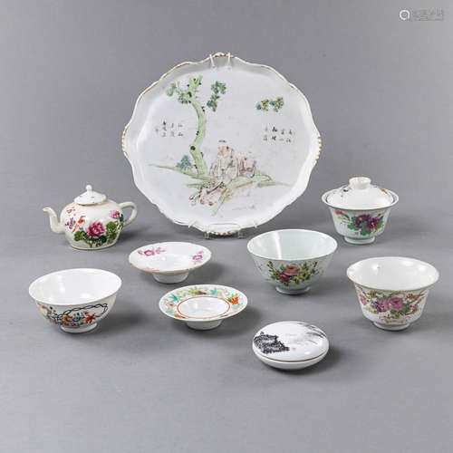 A GROUP OF FAMILLE ROSE PORCELAIN BOWLS AND DISHES