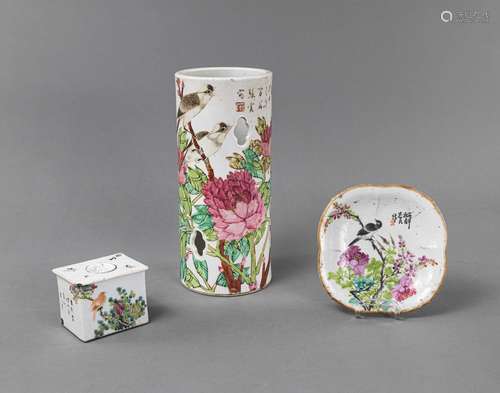 A FAMILLE ROSE PORCELAIN HAT STAND, SMALL DISH, AND A RECTAN...