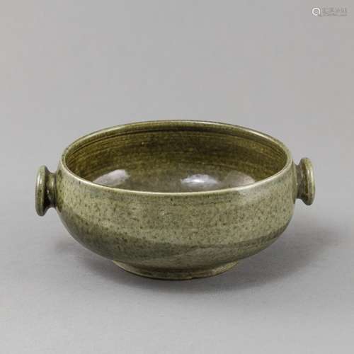 A GREEN-GLAZED TWIN-HANDLED BOWL