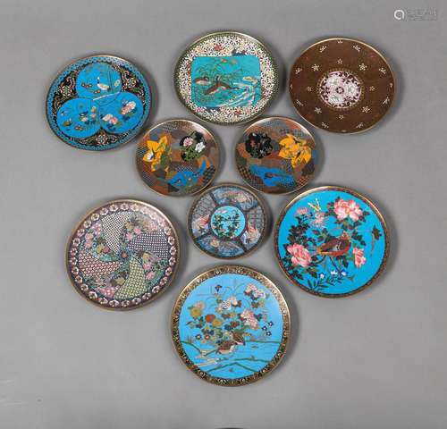 A GROUP OF NINE CLOISONNÉ FLOWERS AND BIRDS PLATES