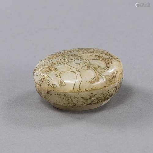 A CARVED AND PART-GILT JADE BOX AND COVER