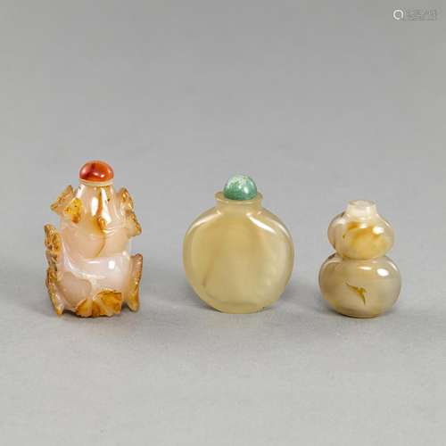 THREE AGATE SNUFFBOTTLES