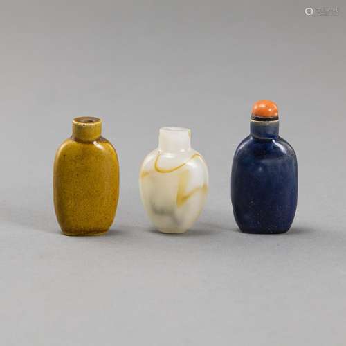 TWO PORCELAIN SNUFFBOTTLES AND A GLASS SNUFFBOTTLE