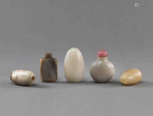 FIVE JADE SNUFFBOTTLES AMONG OTHERS IN PEBBLE - SHAPE