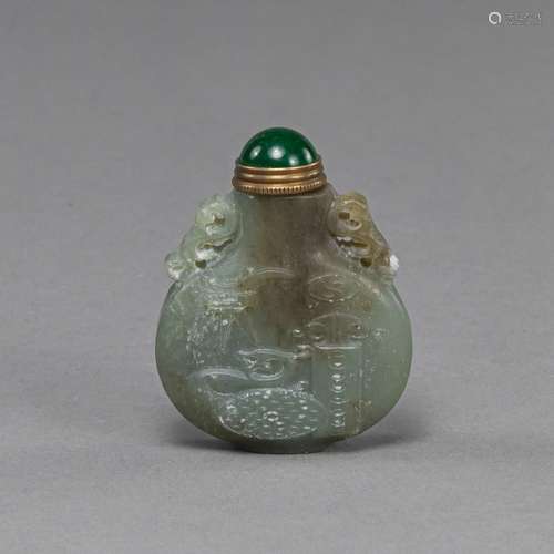 A JADE INSCRIBED ANTIQUITIES SNUFFBOTTLE