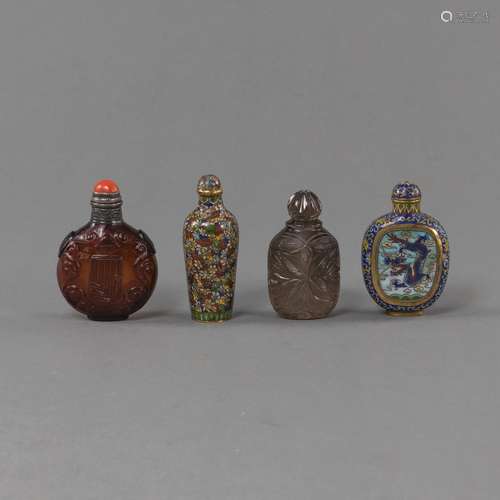 FOUR SNUFF BOTTLES: TWO IN CLOISONNÉ, ONE IN AMBER COLORED G...