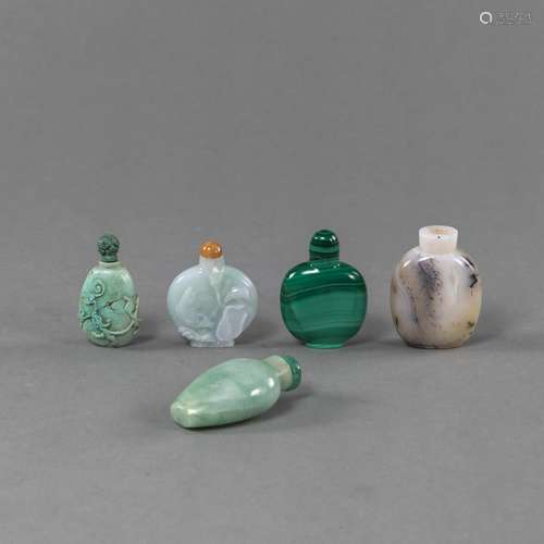 FIVE SNUFF BOTTLES: TWO JADE, ONE MALACHITE, ONE TURQUOISE, ...