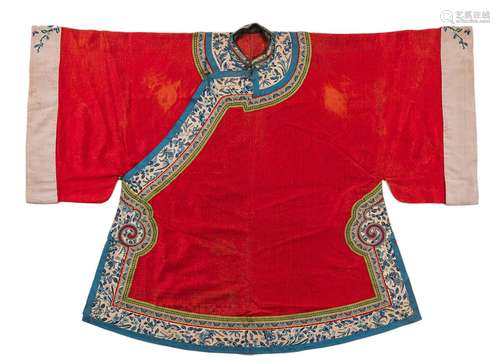 A SUMMER ROBE (AO) MADE OF RED SILK GAUZE WITH FLORAL EDGING