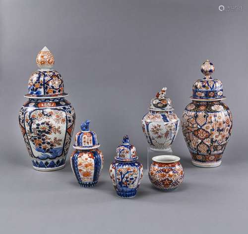 FIVE PORCELAIN COVERED VASES AND ONE VASE WITH IMARI FLORAL ...