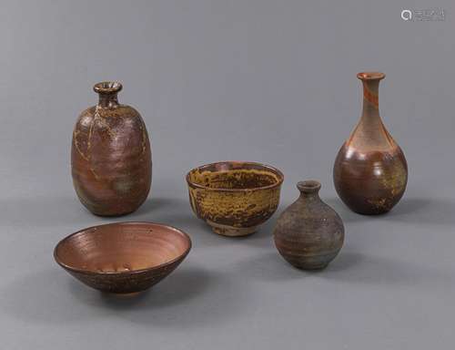 A GROUP OF FIVE BIZEN POTTERIES