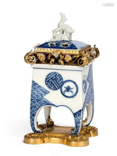 A BLUE AND WHITE PORCELAIN PERFUMIER