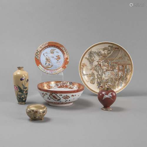 FOUR KUTANI AND SATSUMA PORCELAINS AND TWO SMALL CLOISONNÉ V...