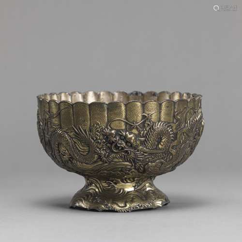 A PARCEL-SILVERED DRAGON RELIEF CACHEPOT