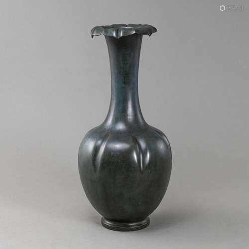 A FOLIATE-RIM BRONZE VASE