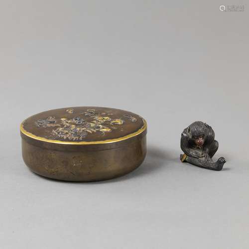 A ROUND BRONZE LIDDED BOX WITH FLORAL AND BIRD DECORATION AN...