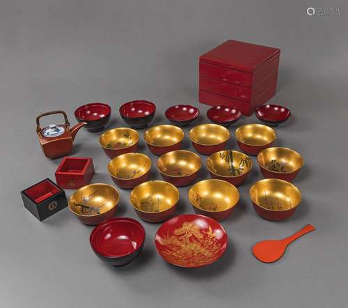 A LARGE GROUP OF LACQUER, INCLUDING A STACKING BOX, BOWLS AN...