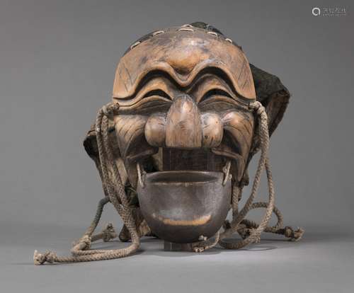 A MOVEABLE-CHIN WOOD THEATRE MASK