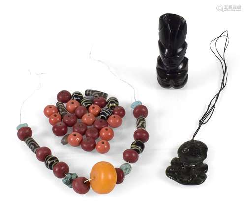 AN OBSIDIAN FIGURINE AND PENDANT AND A NECKLACE