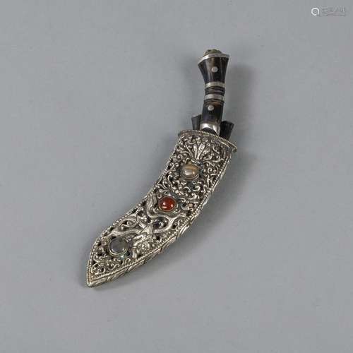 A DAGGER AND TWO SMALL KNIVES IN GEMSTONE-INLAID SHEATH