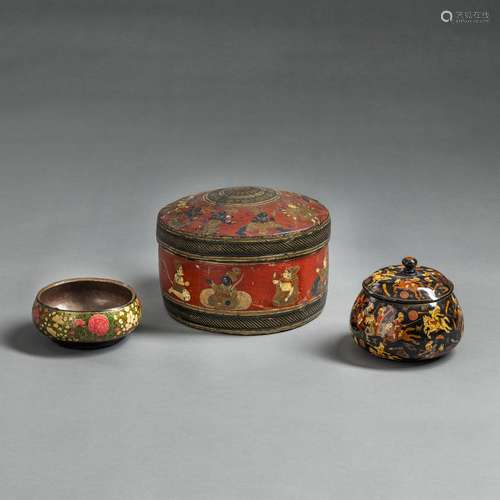 THREE LACQUER-PAINTED LIDDED BOXES