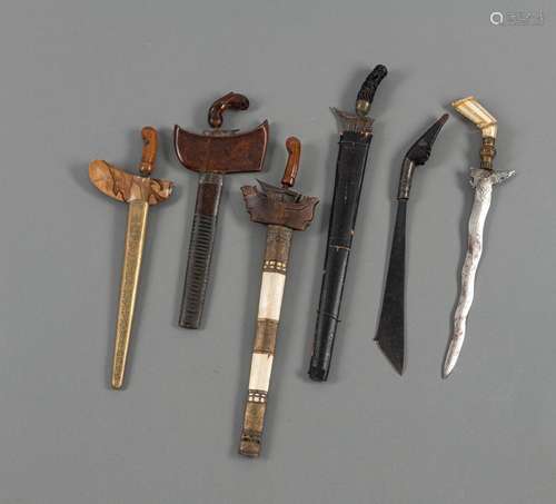 A GROUP OF SIX SHORTSWORS, E.G. KERIS