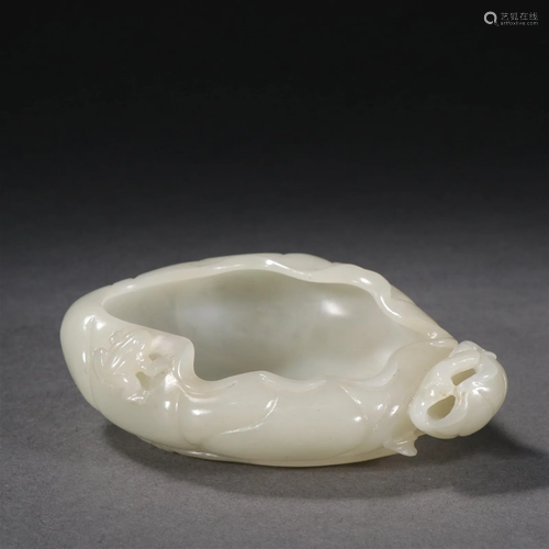 A Delicate Hetian Jade Carved Pen Wash