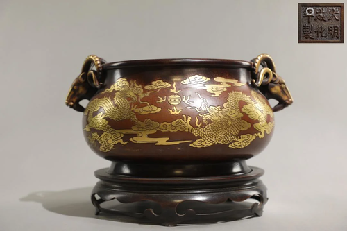 A Fine Gilt-bronze Dragon Pattern Censer