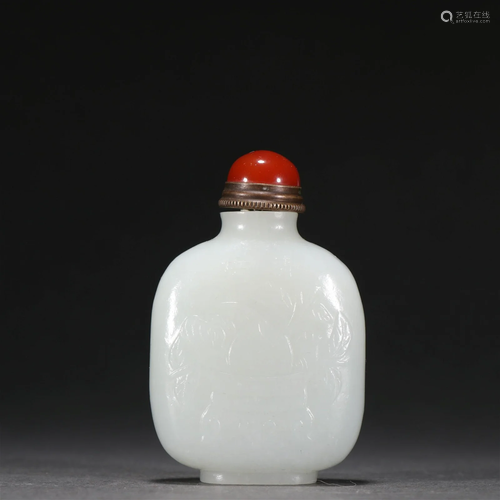 A Fine Hetian Jade Snuff Bottle